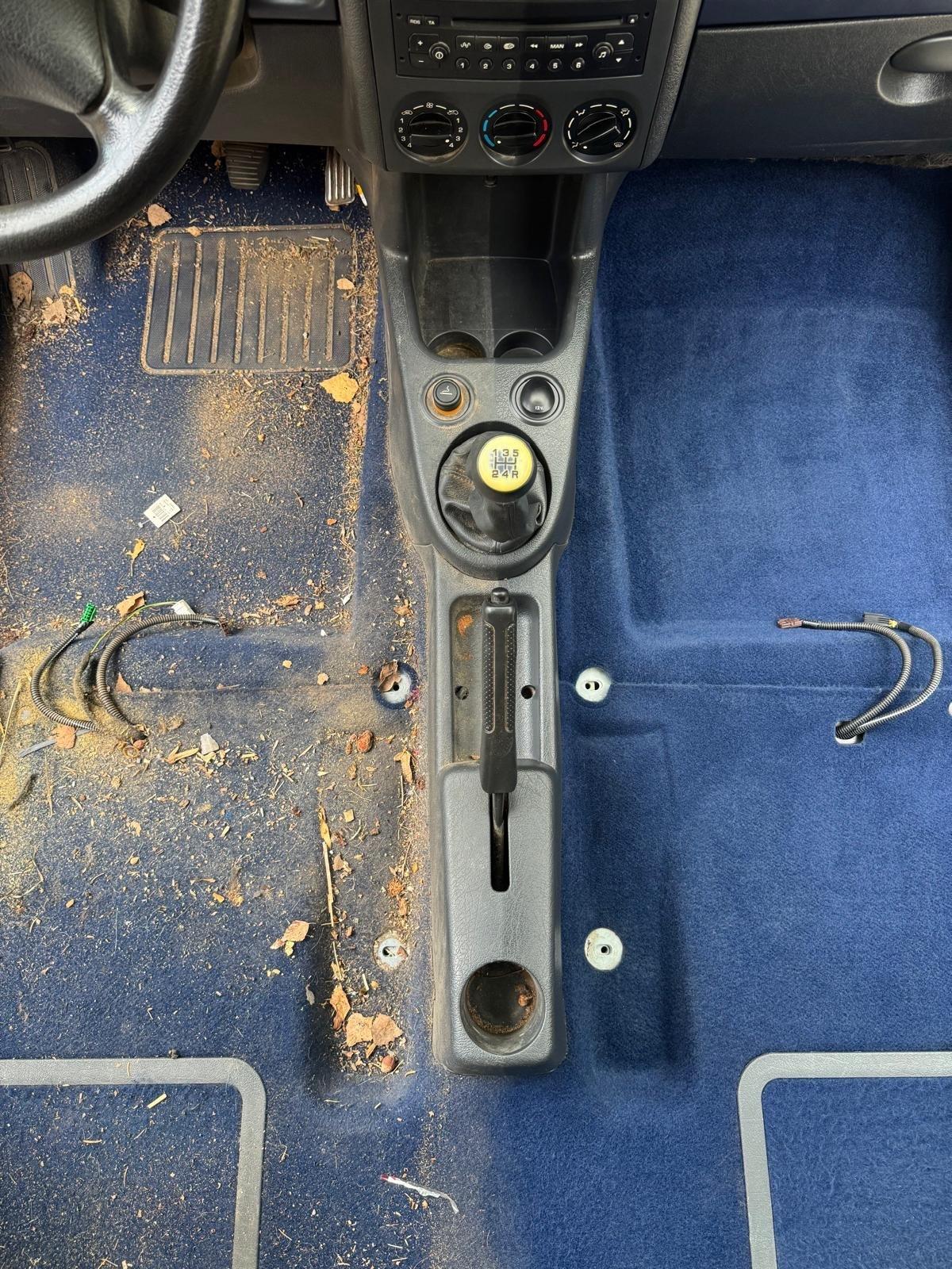 Wnętrze samochodu po kompleksowym detailingu
