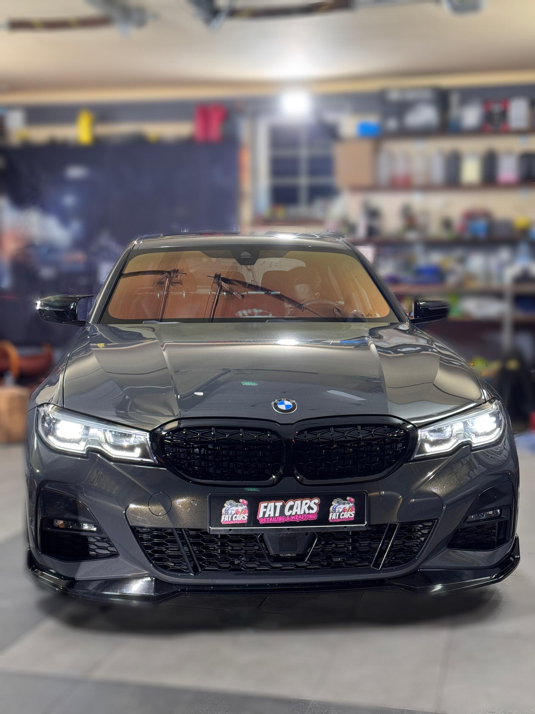 BMW serii 3 z folią Chameleon na szybie