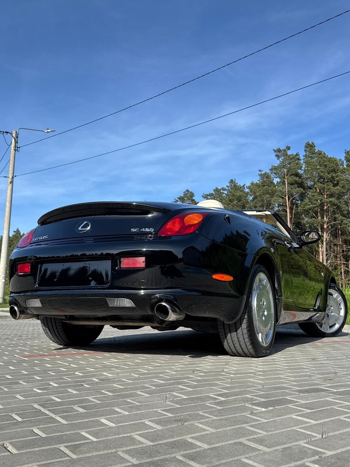 Lexus SC z lakierem zabezpieczonym powłoką ochronną, trzecie ujęcie