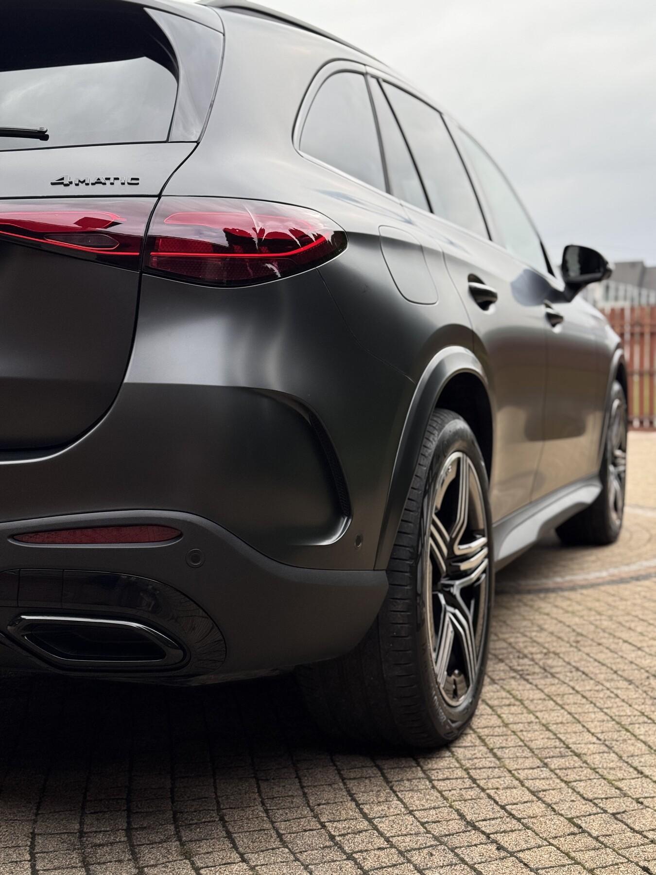 Tył Mercedesa GLC zabezpieczonego matową folią PPF