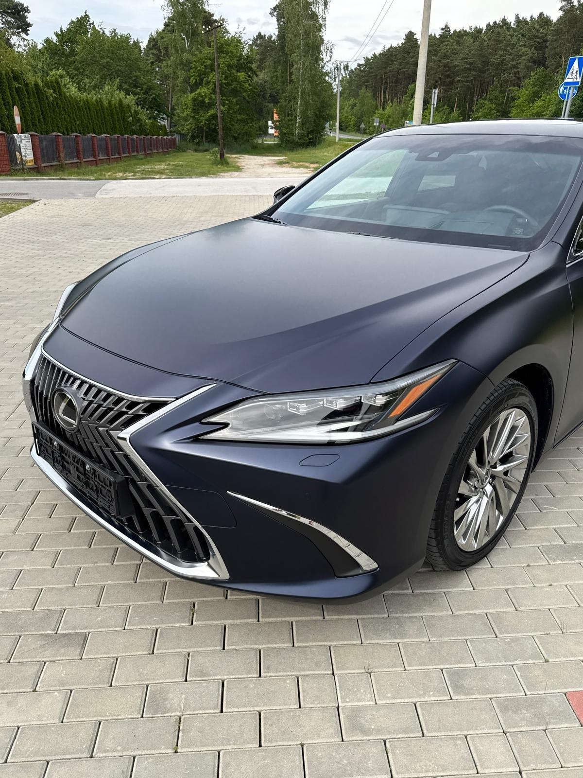 Lexus zabezpieczony matową folią PPF
