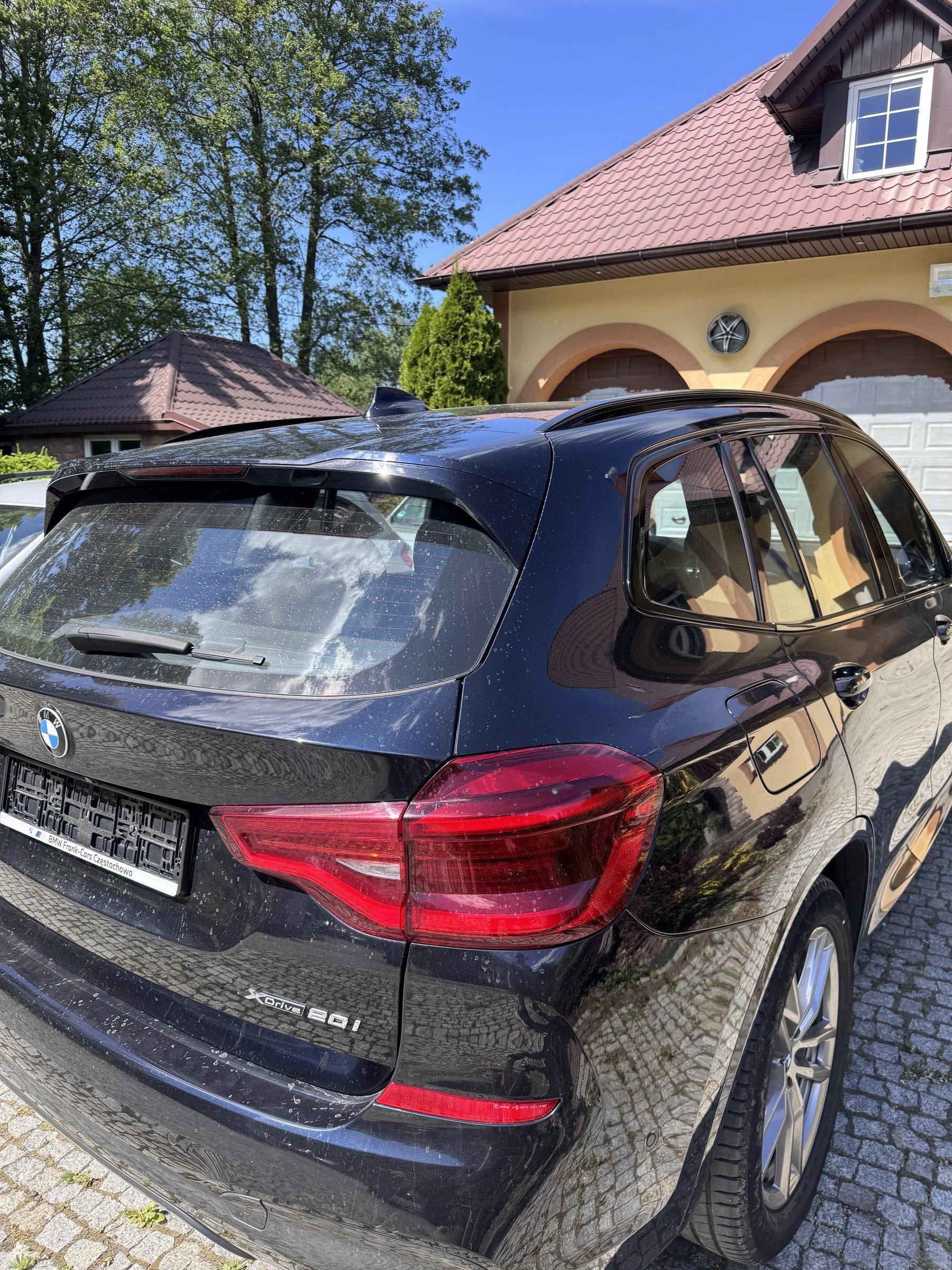 BMW SUV przed przyciemnieniem szyb